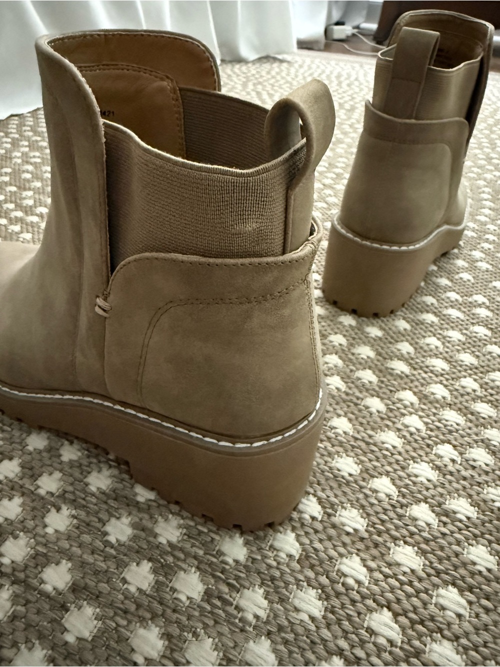 DV Dolce Vita Women’s “Rancher” Taupe Chelsea Lug Ankle Boots, Size 8 - Picture 10 of 10